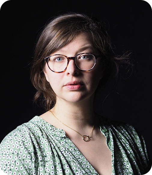 Auf dem Bild ist Carolin Pommert, verantwortlich für Regie & Choreographie bei Theater Liberi.