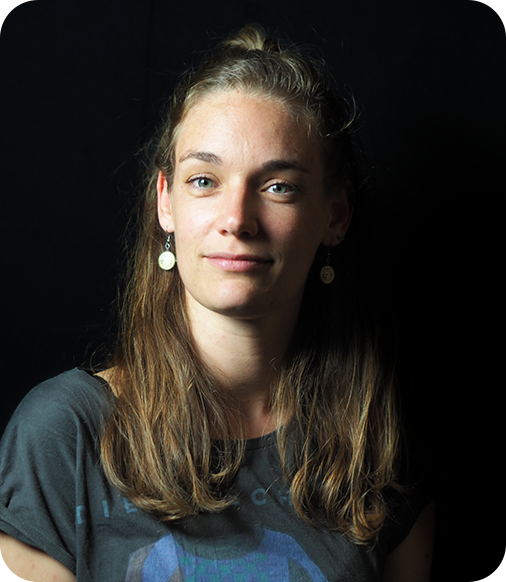 Auf dem Bild ist Jana Flaccus, Autorin / Musikalische Leitung bei Theater Liberi.