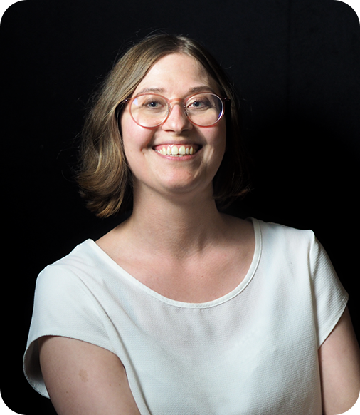 Auf dem Bild ist Louisa Goldberg, Online-Marketing bei Theater Liberi.